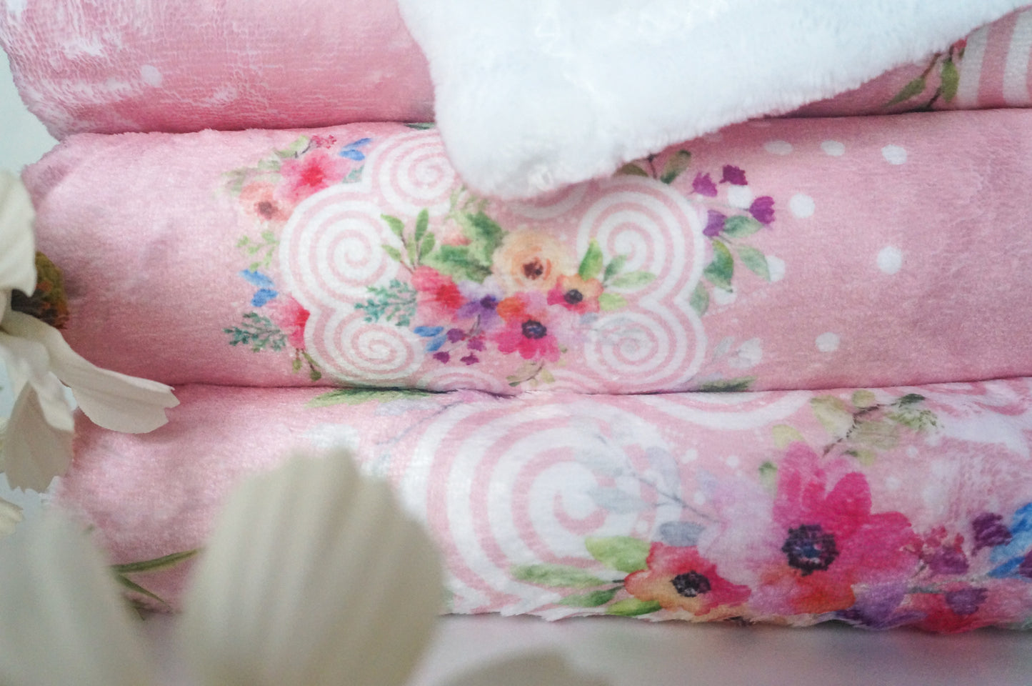 Lixam Minky Floral Blanket - Sweet